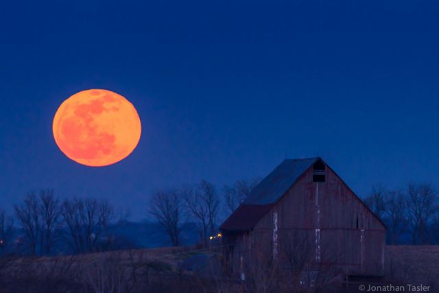 Early Moon Light