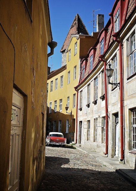 Old City, Old Car