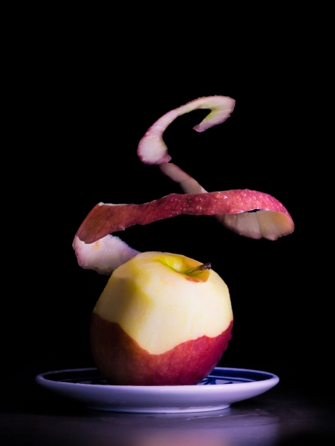 Peeled apple