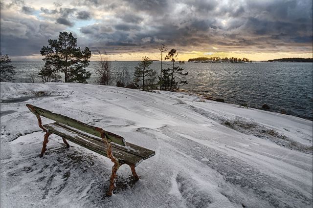 A cold bench