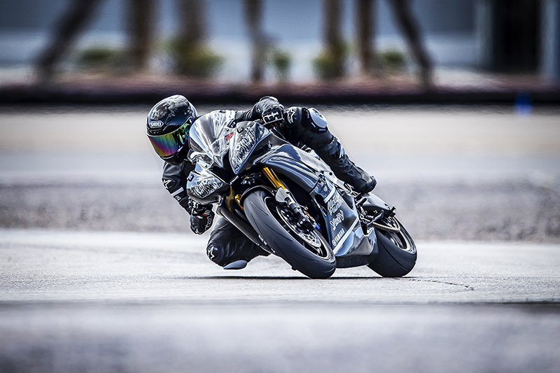 Knee draggin' action