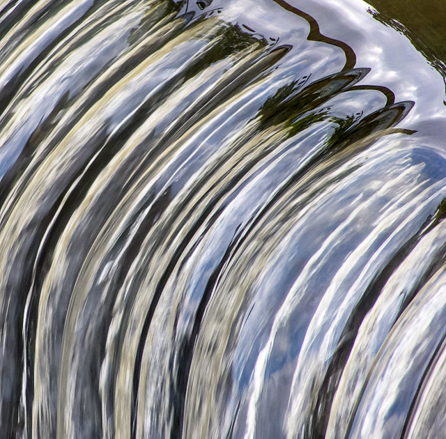 Curved water
