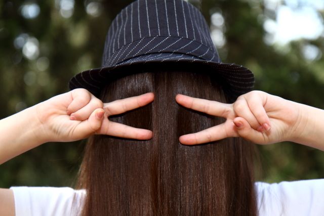 Cousin Itt meets Mia Wallace
